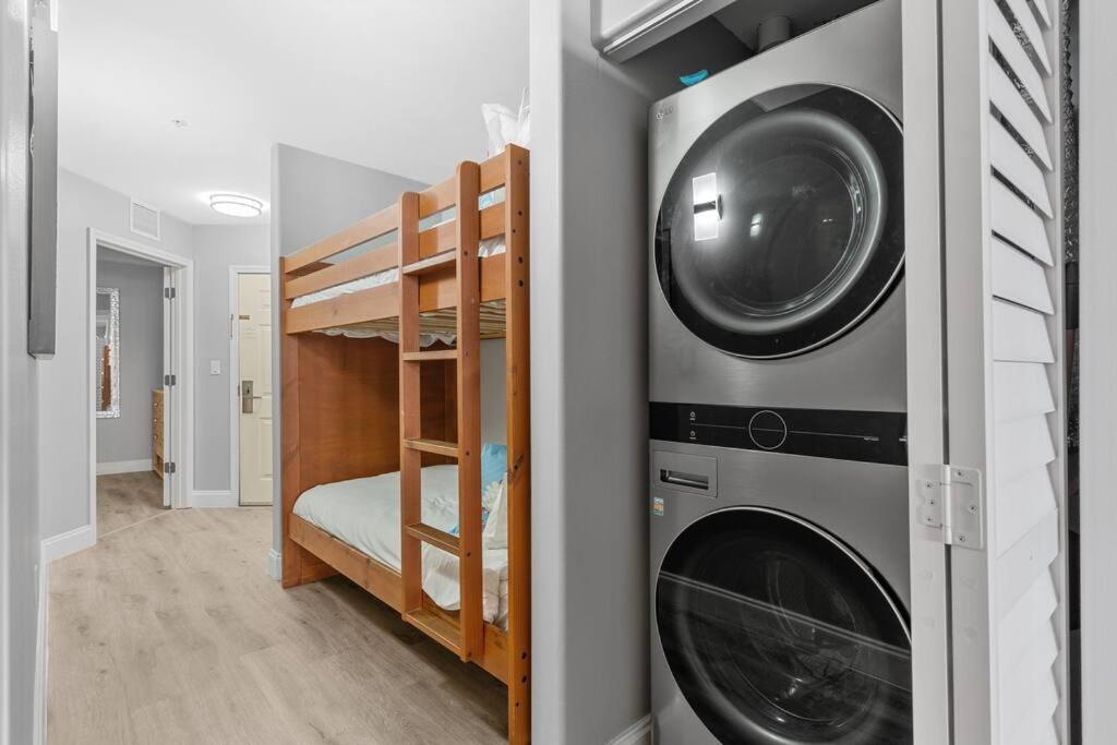 Cozy Lakeview Condo near Disney