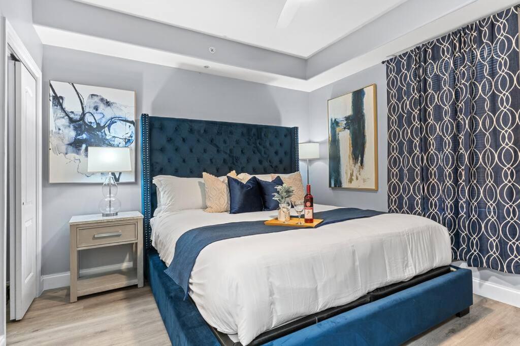 Cozy Lakeview Condo near Disney