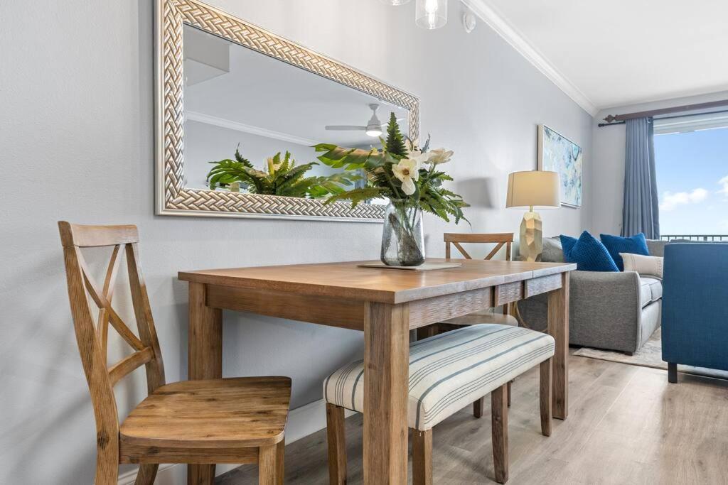 Cozy Lakeview Condo near Disney