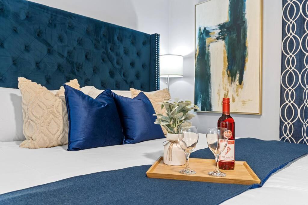 Cozy Lakeview Condo near Disney