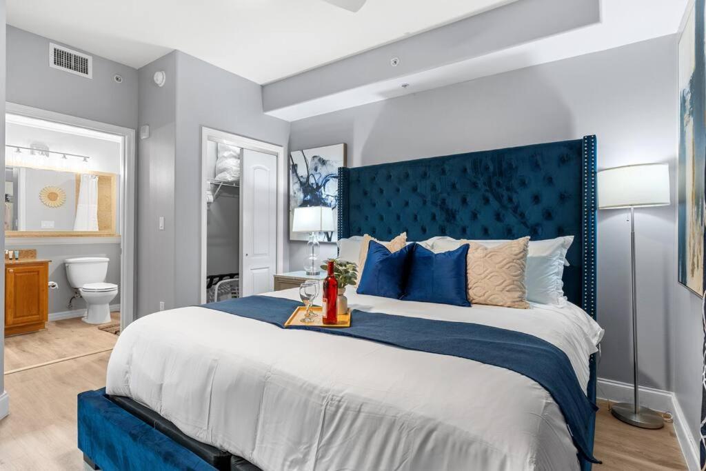 Cozy Lakeview Condo near Disney