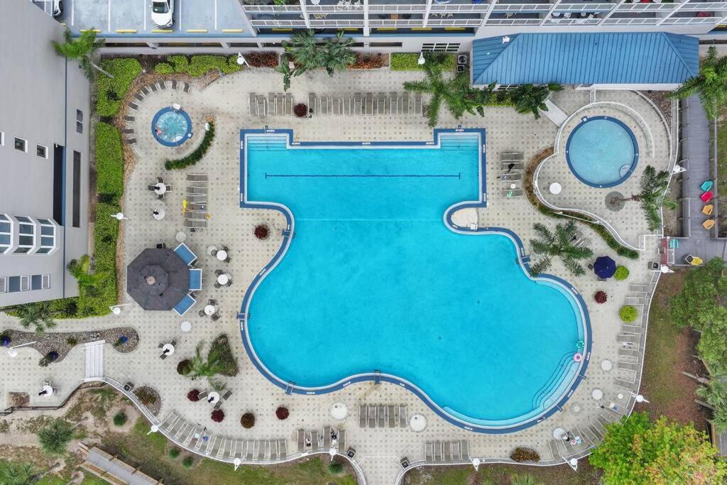 Cozy Lakeview Condo near Disney