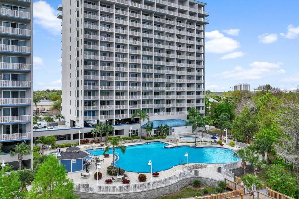 Cozy Lakeview Condo near Disney