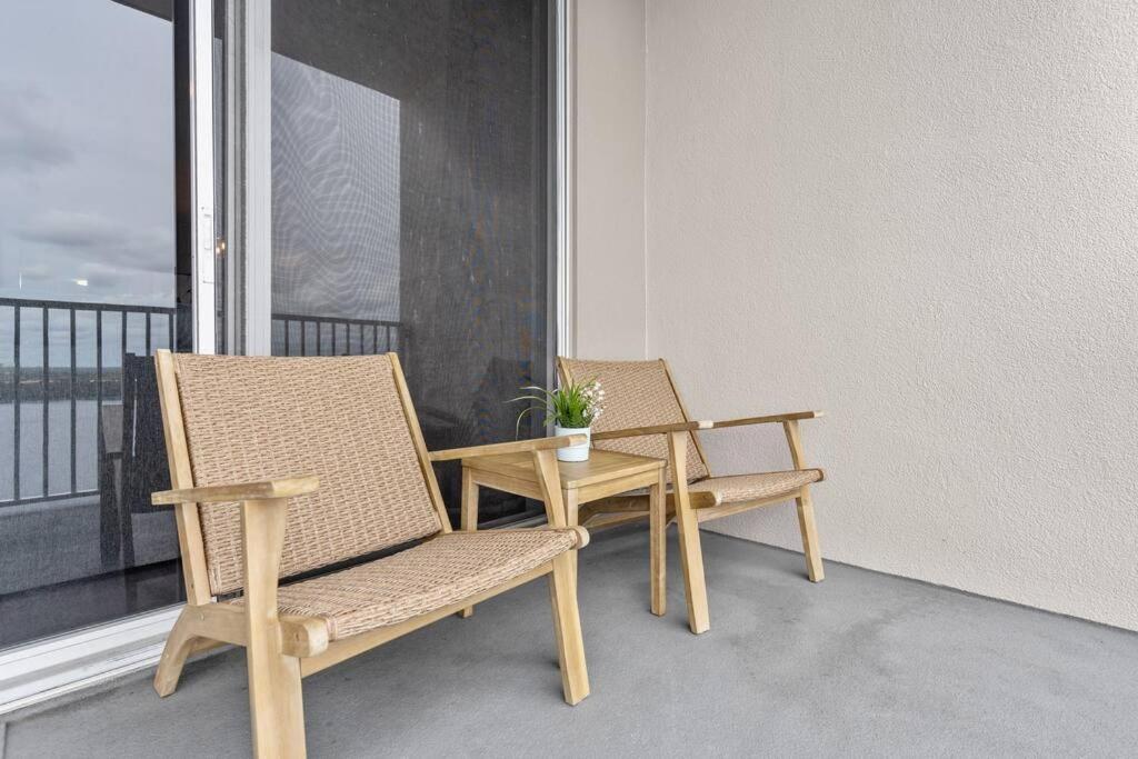 Cozy Lakeview Condo near Disney