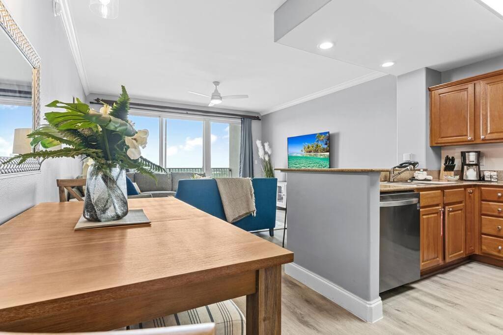 Cozy Lakeview Condo near Disney