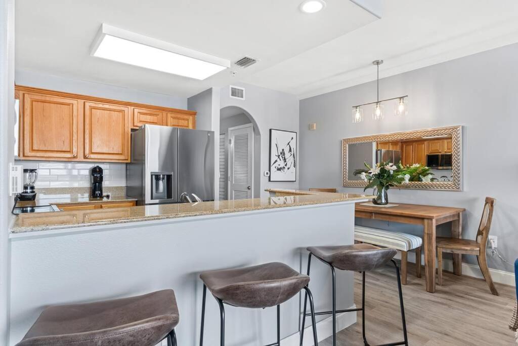 Cozy Lakeview Condo near Disney