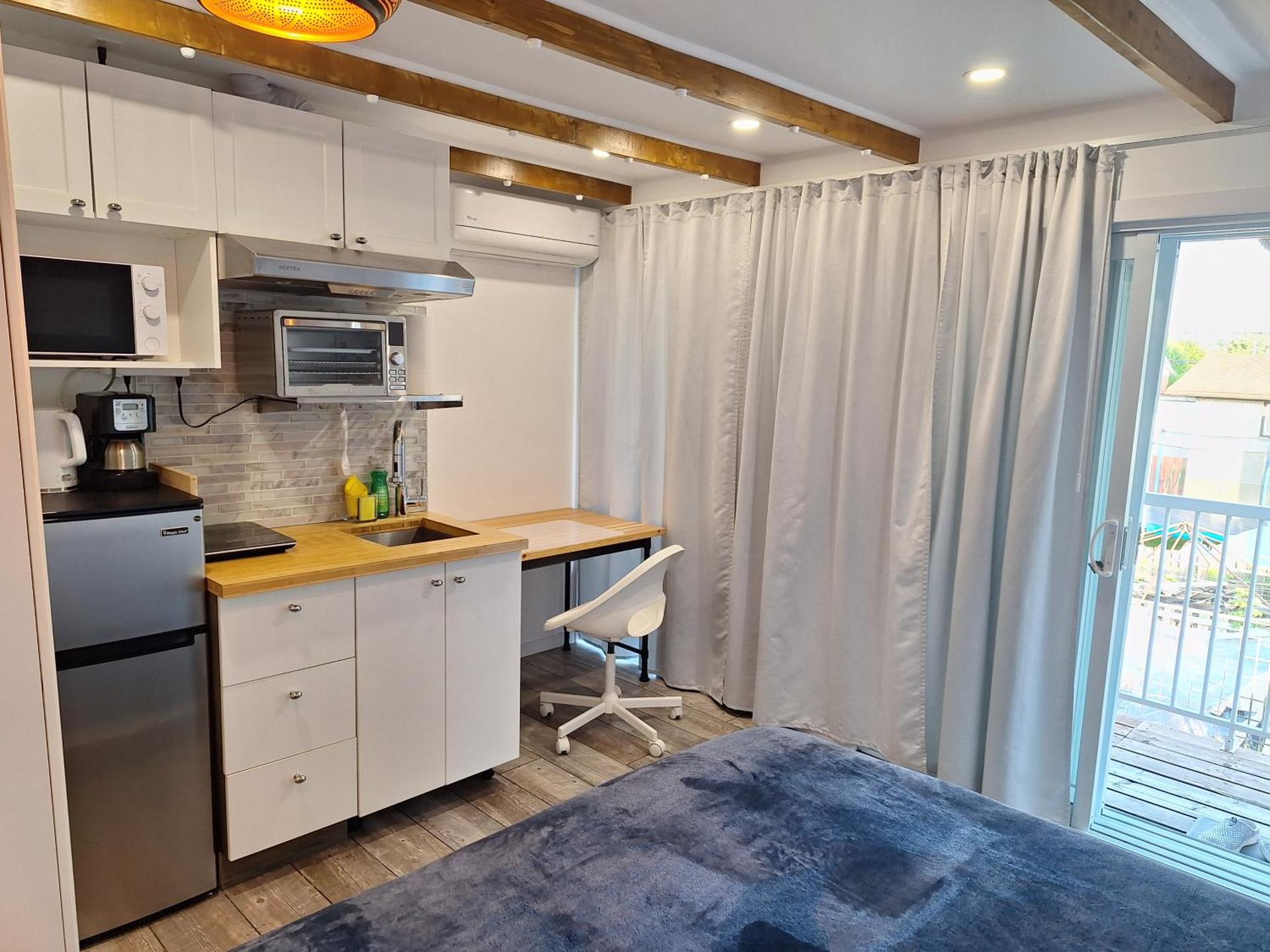 Well Equipped Studio FOR NON-SMOKING GUESTS ONLY CITQ ЗO9467