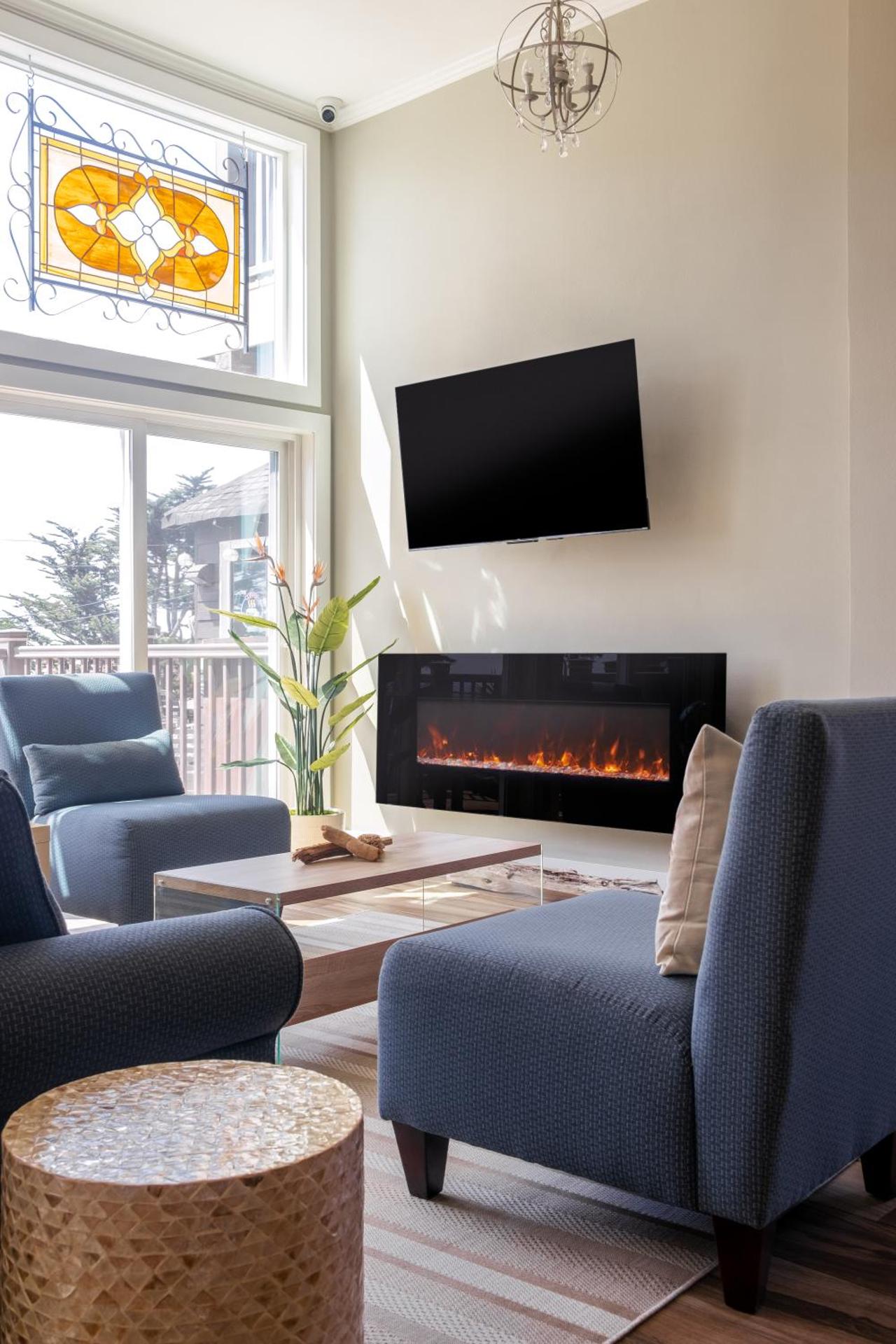 Communal lounge/ TV room