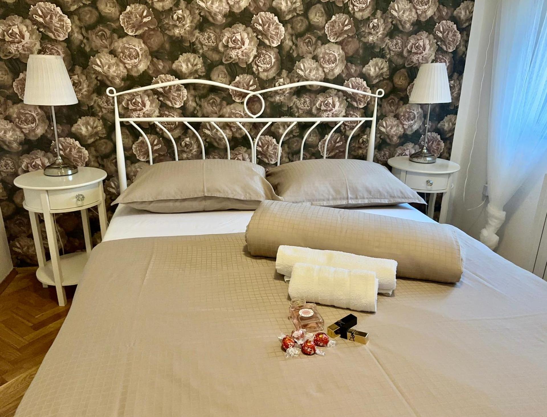 Apartments & Villa Tisno