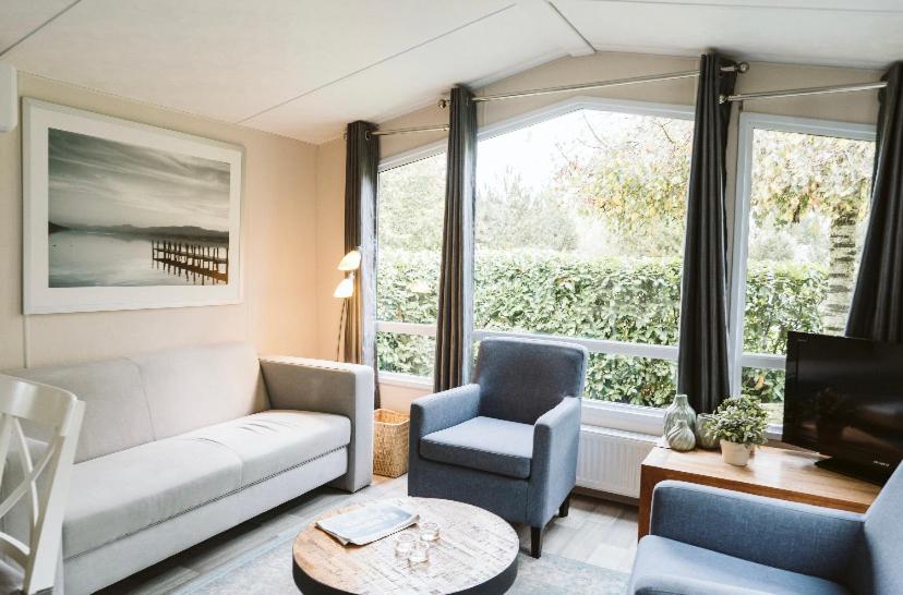 Mooi chalet in havenplaatsje op fietsafstand van het strand bij Ouddorp