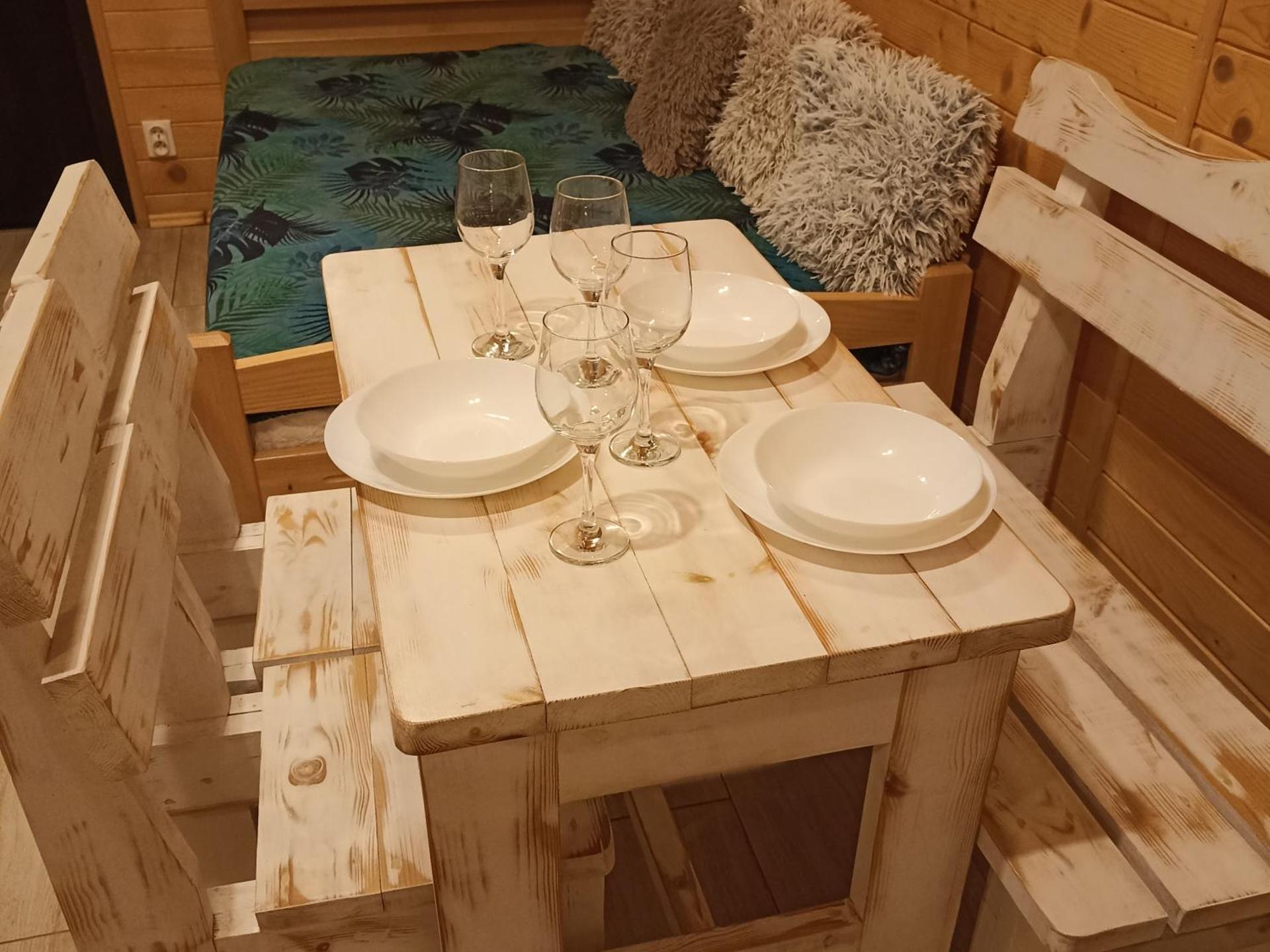 Domki i apartamenty nad jeziorem solińskim z basenem I widokiem na góry