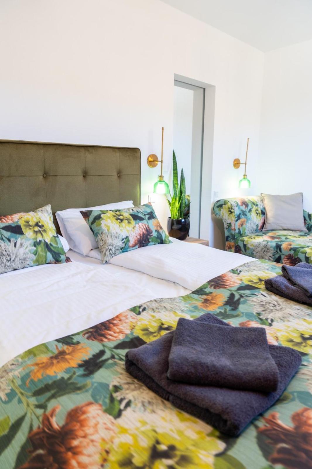 One-Bedroom Apartment with City View