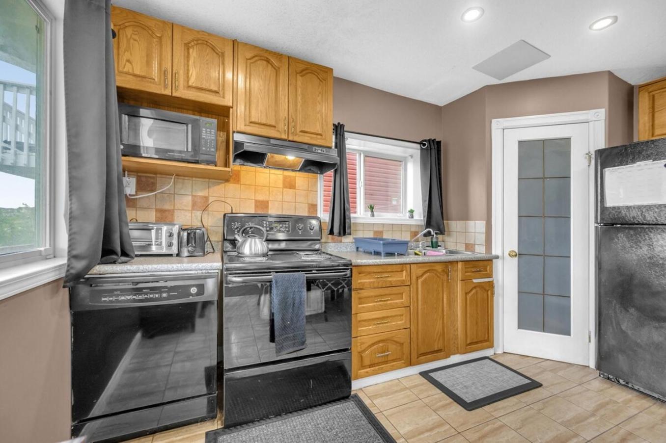 52-3 Bed Suite On Lake Central Ac By Airport