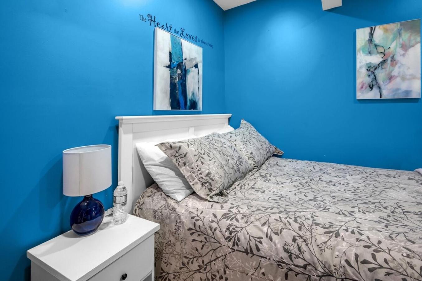 52-3 Bed Suite On Lake Central Ac By Airport