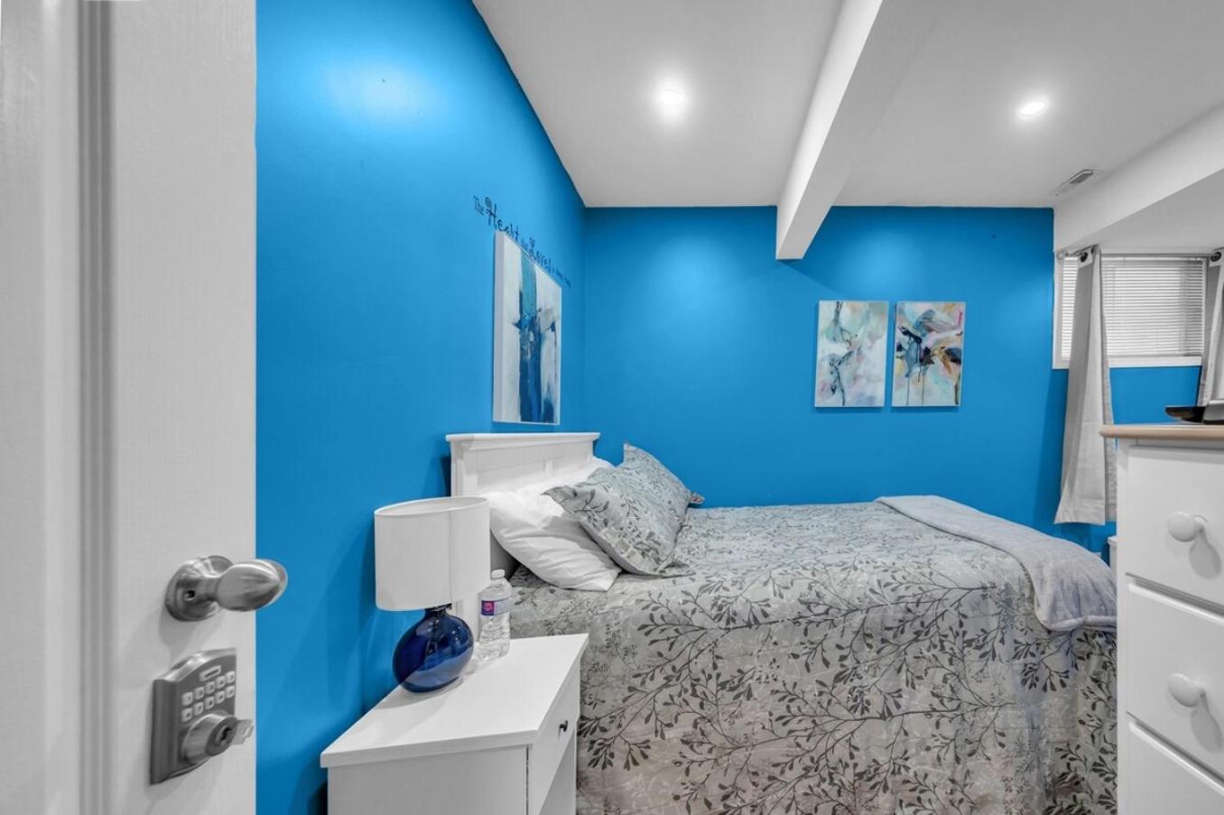 52-3 Bed Suite On Lake Central Ac By Airport