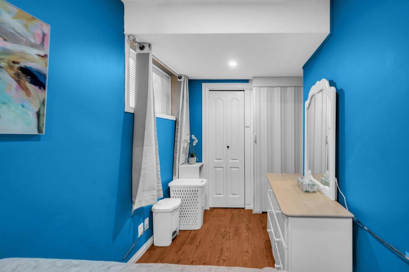 52-3 Bed Suite On Lake Central Ac By Airport