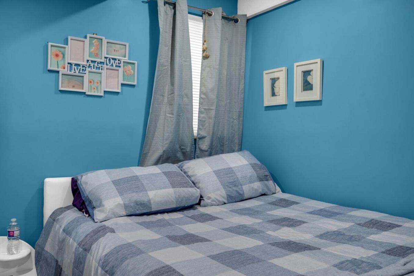 52-3 Bed Suite On Lake Central Ac By Airport