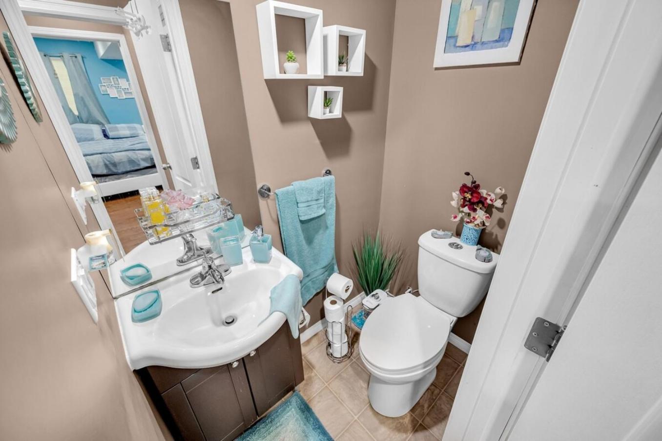 52-3 Bed Suite On Lake Central Ac By Airport