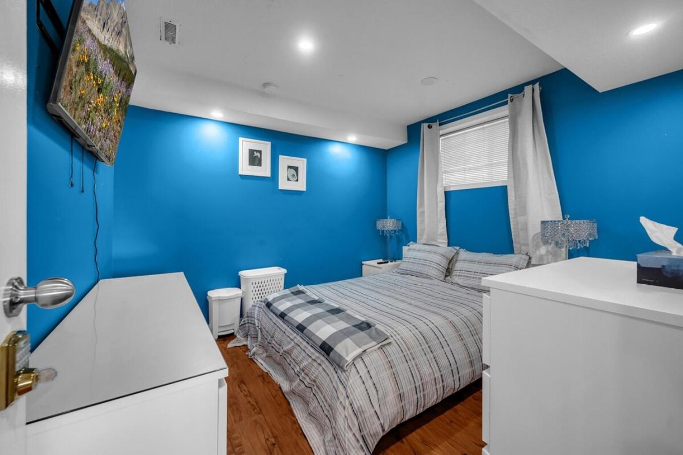 52-3 Bed Suite On Lake Central Ac By Airport