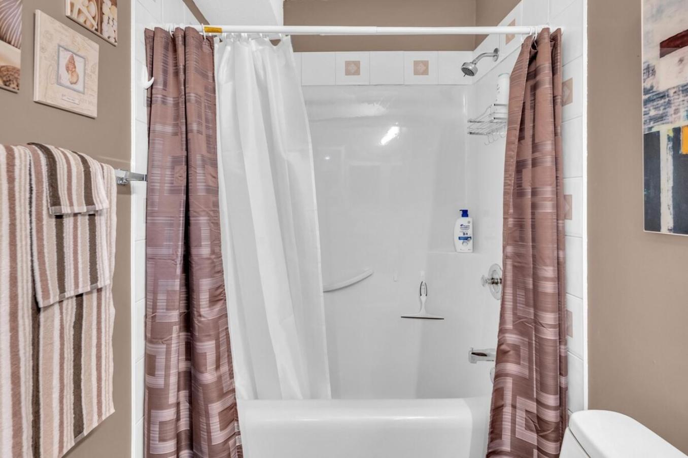 52-3 Bed Suite On Lake Central Ac By Airport