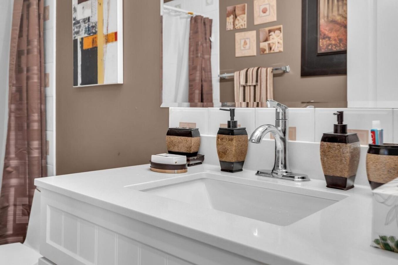 52-3 Bed Suite On Lake Central Ac By Airport