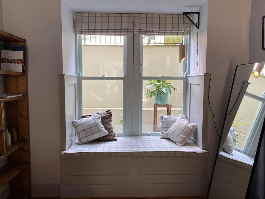 Stylish 2 bedroom self-contained apartment in the heart of Clifton Village