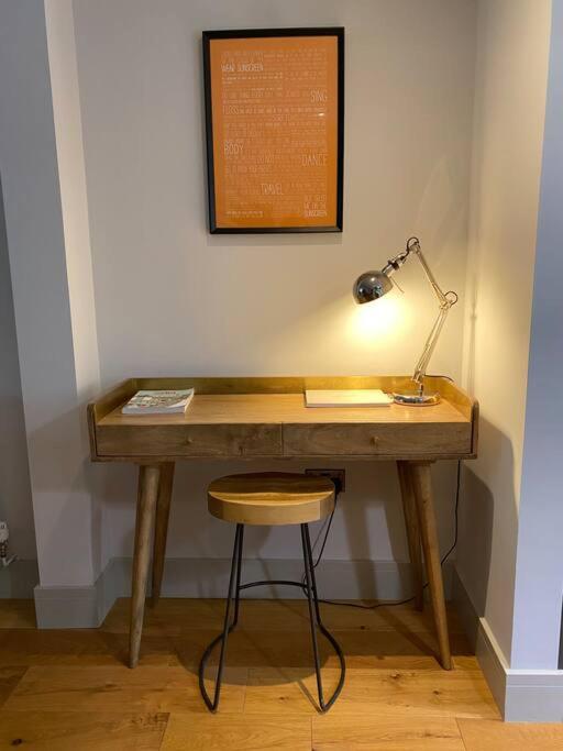 Stylish 2 bedroom self-contained apartment in the heart of Clifton Village