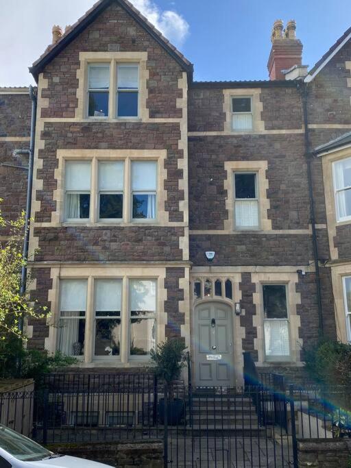 Stylish 2 bedroom self-contained apartment in the heart of Clifton Village