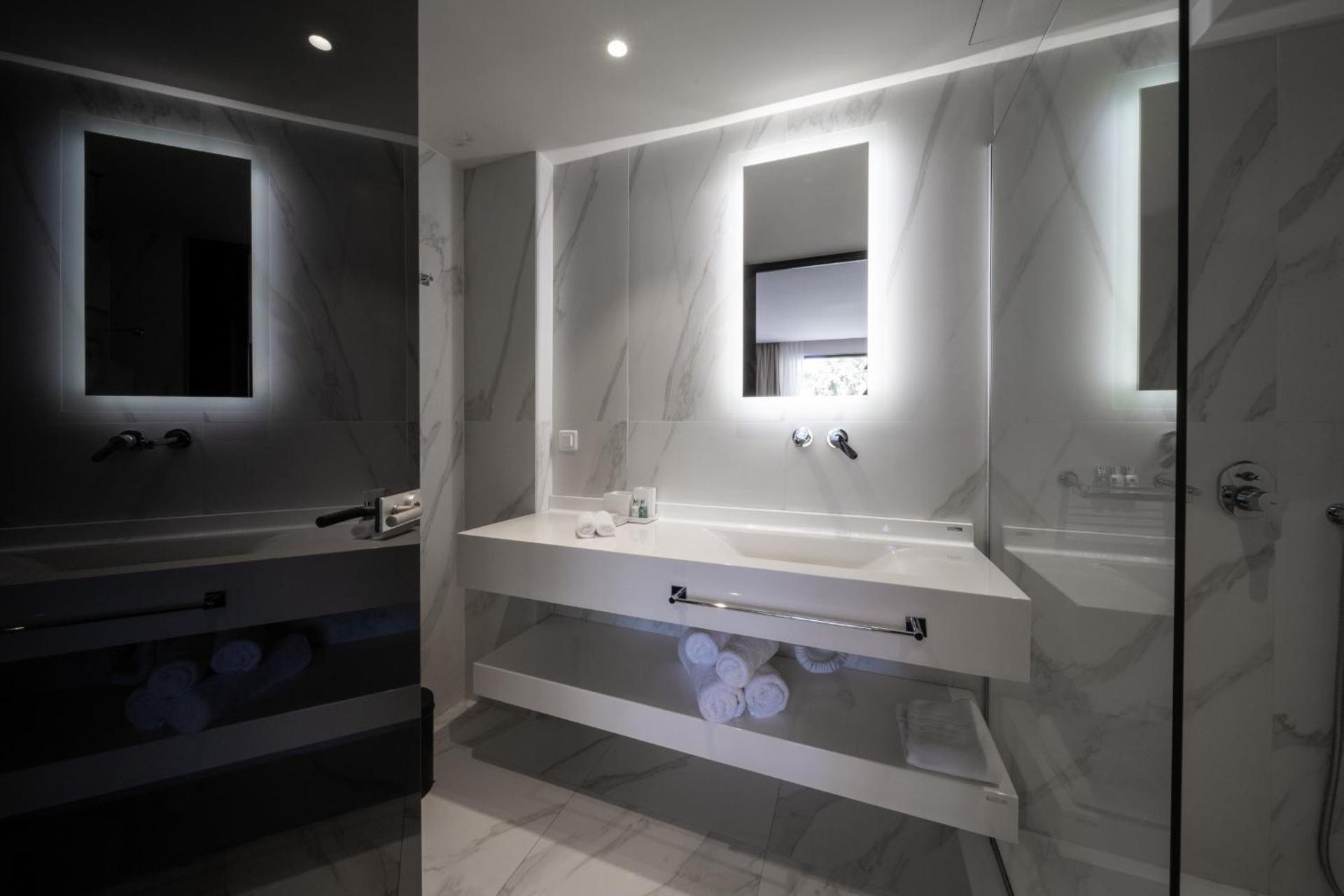 Top Floor Open Plan Suite