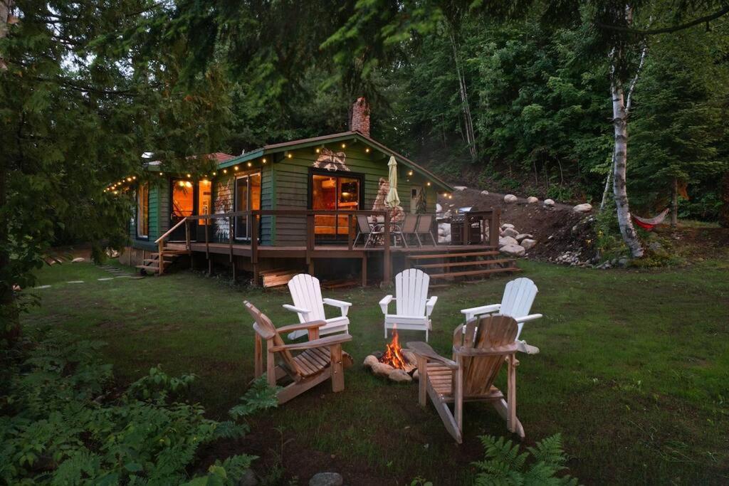 Grinmore Lakehouse with Panoramic View & Hot Tub