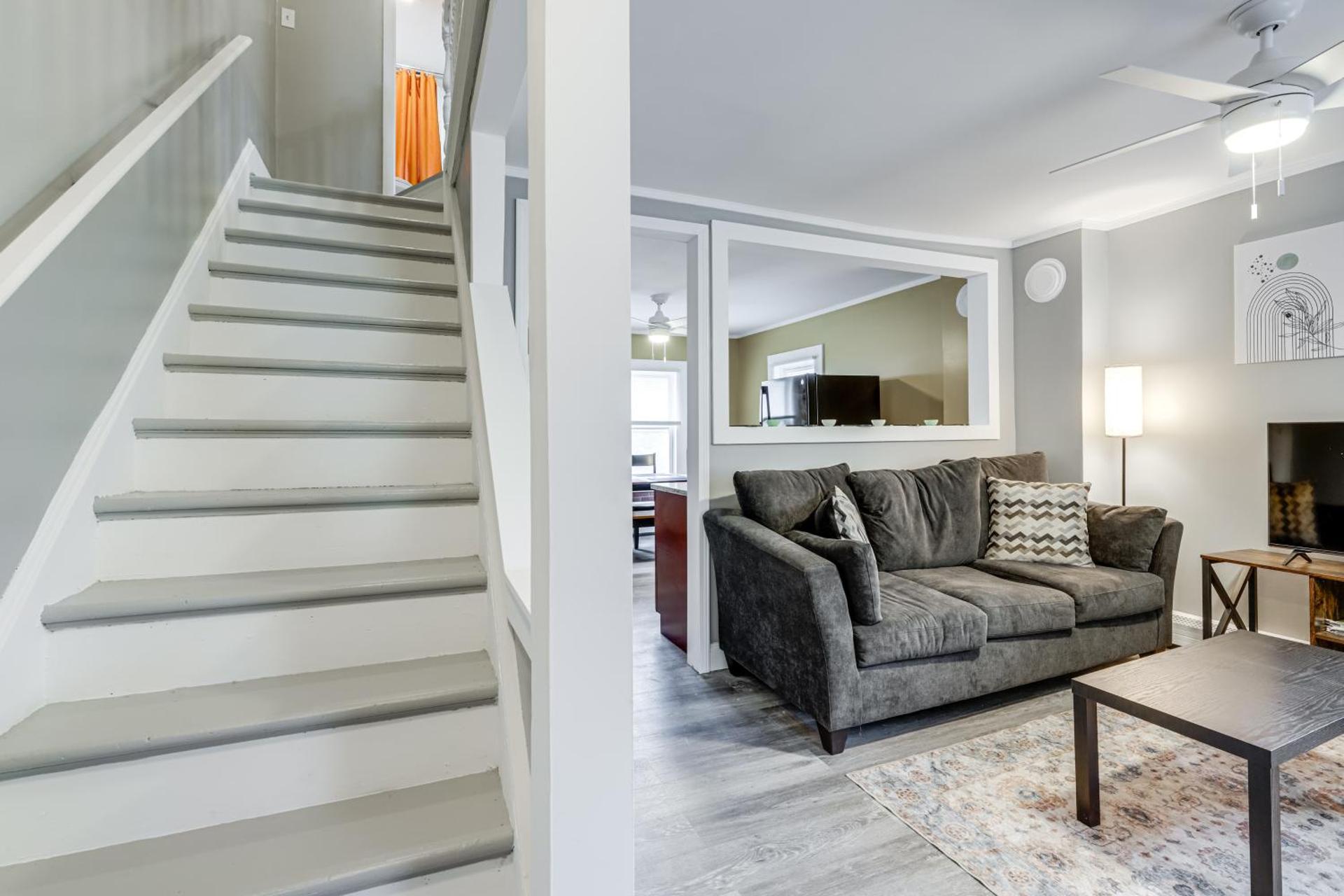 Easthampton Apartment Near Breweries and Rail Trail!