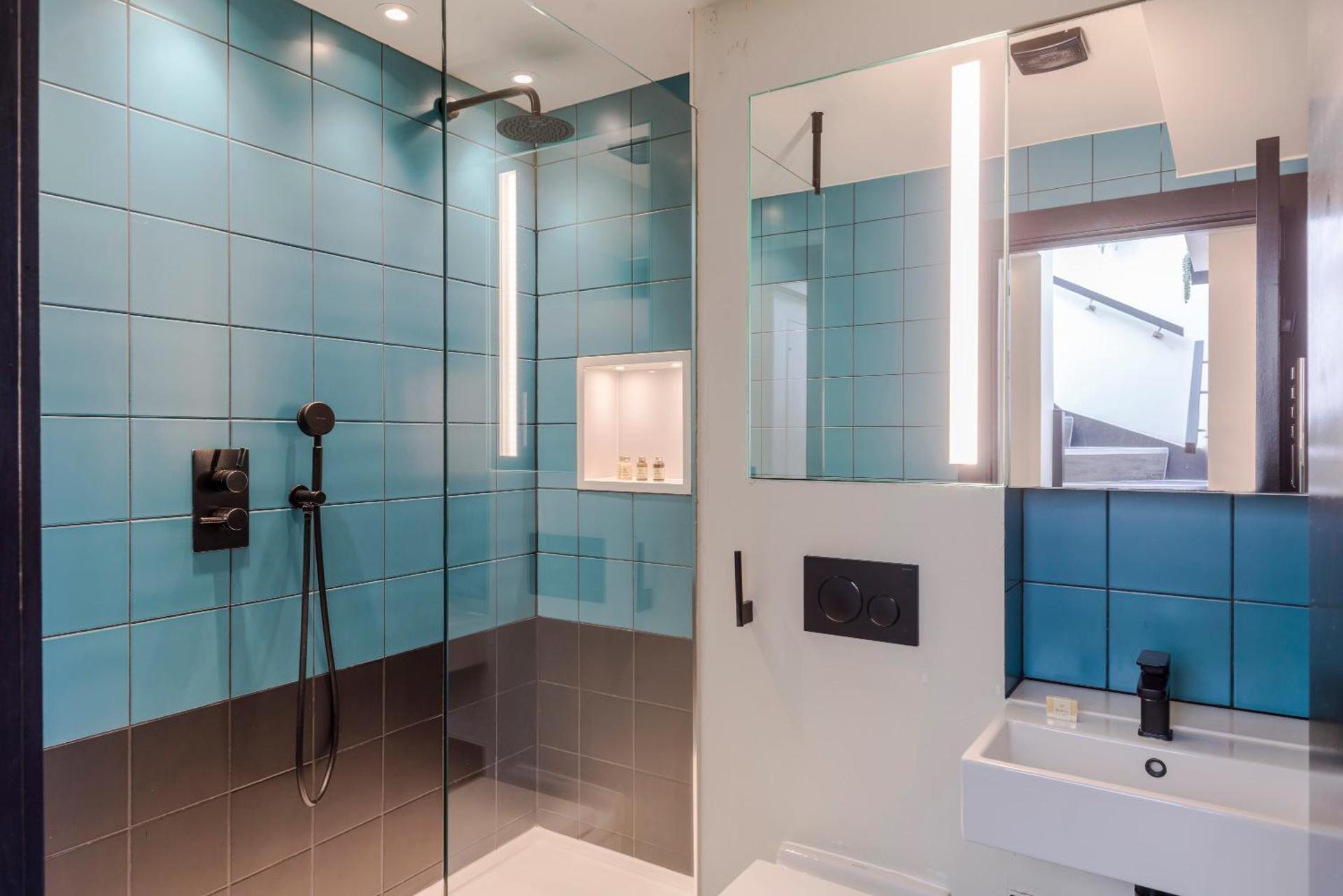 The Peaches & Cream - Soho - by Frankie Says