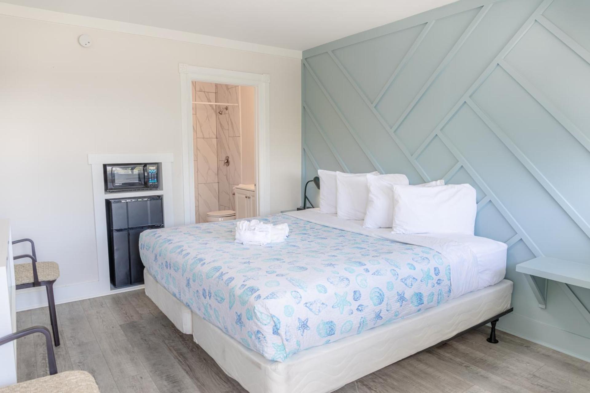 Standard King Room - Non-Smoking 