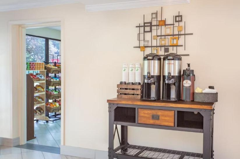 Holiday Inn & Suites Boca Raton - North