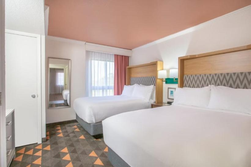 Holiday Inn & Suites Boca Raton - North