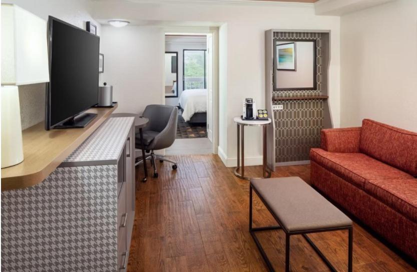 Holiday Inn & Suites Boca Raton - North