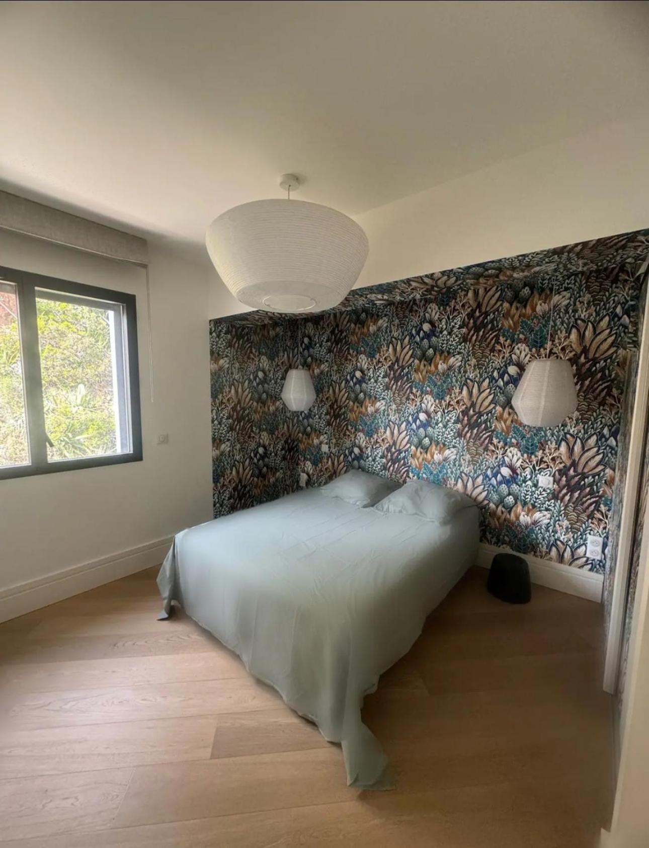 T4 standing a Cargese