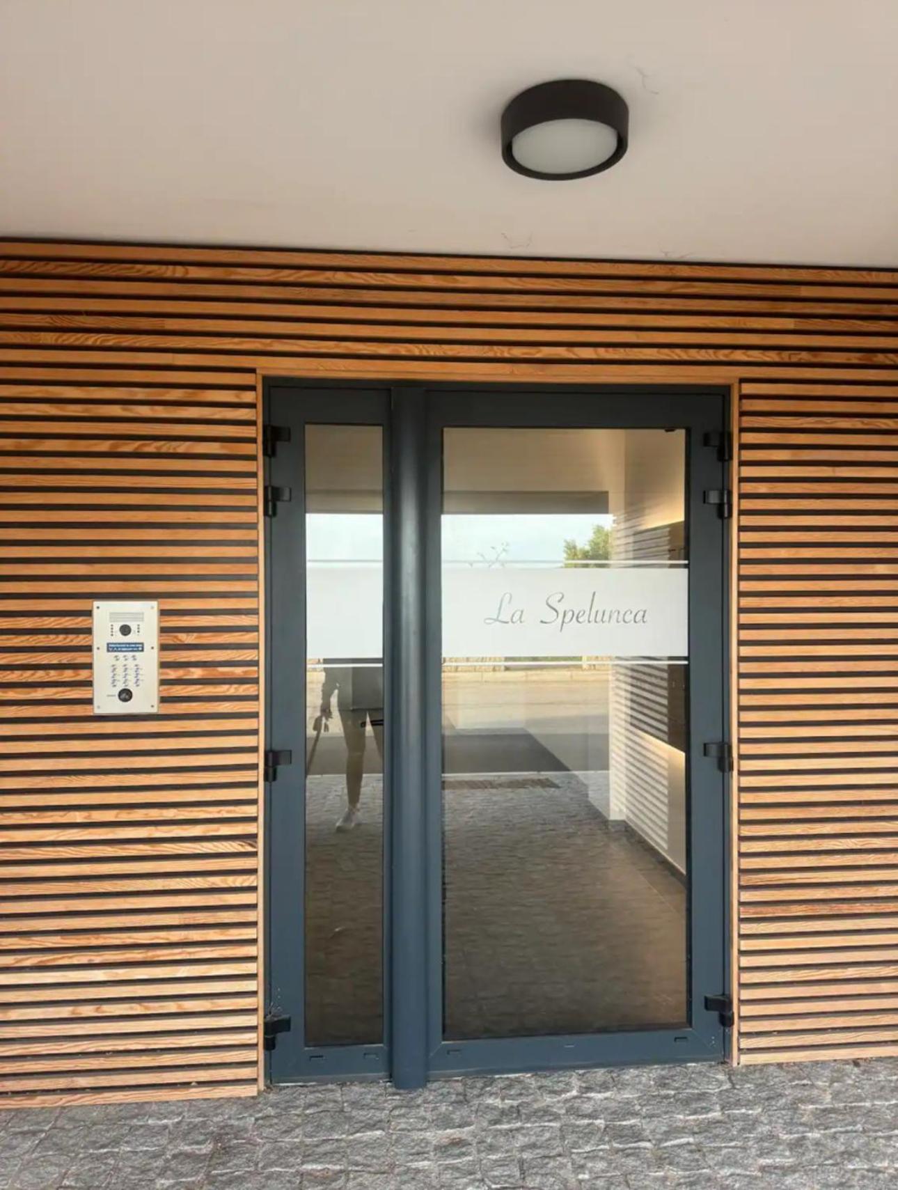 T4 standing a Cargese