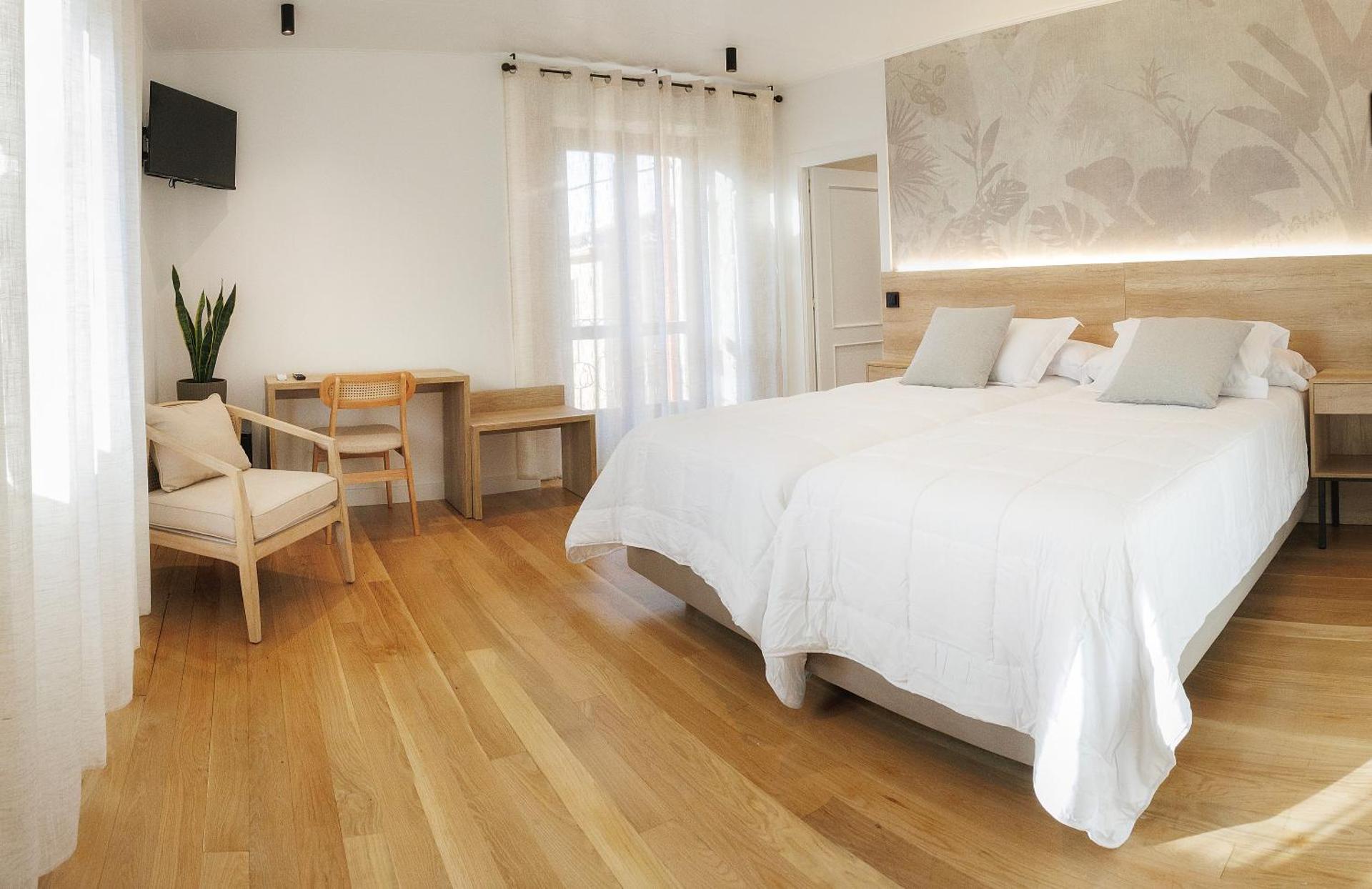 Deluxe Double or Twin Room with Mountain View