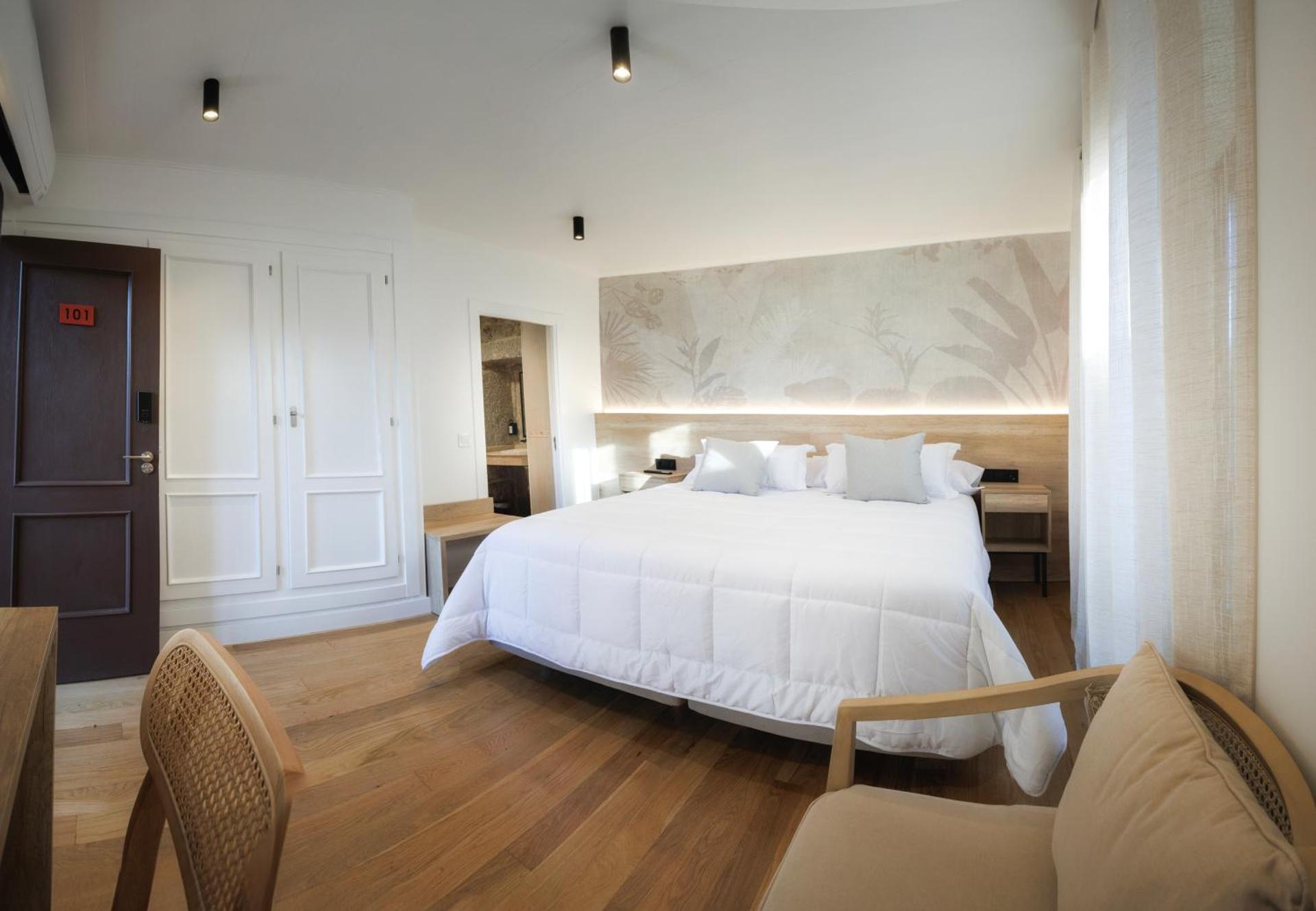 Deluxe Double or Twin Room with Balcony