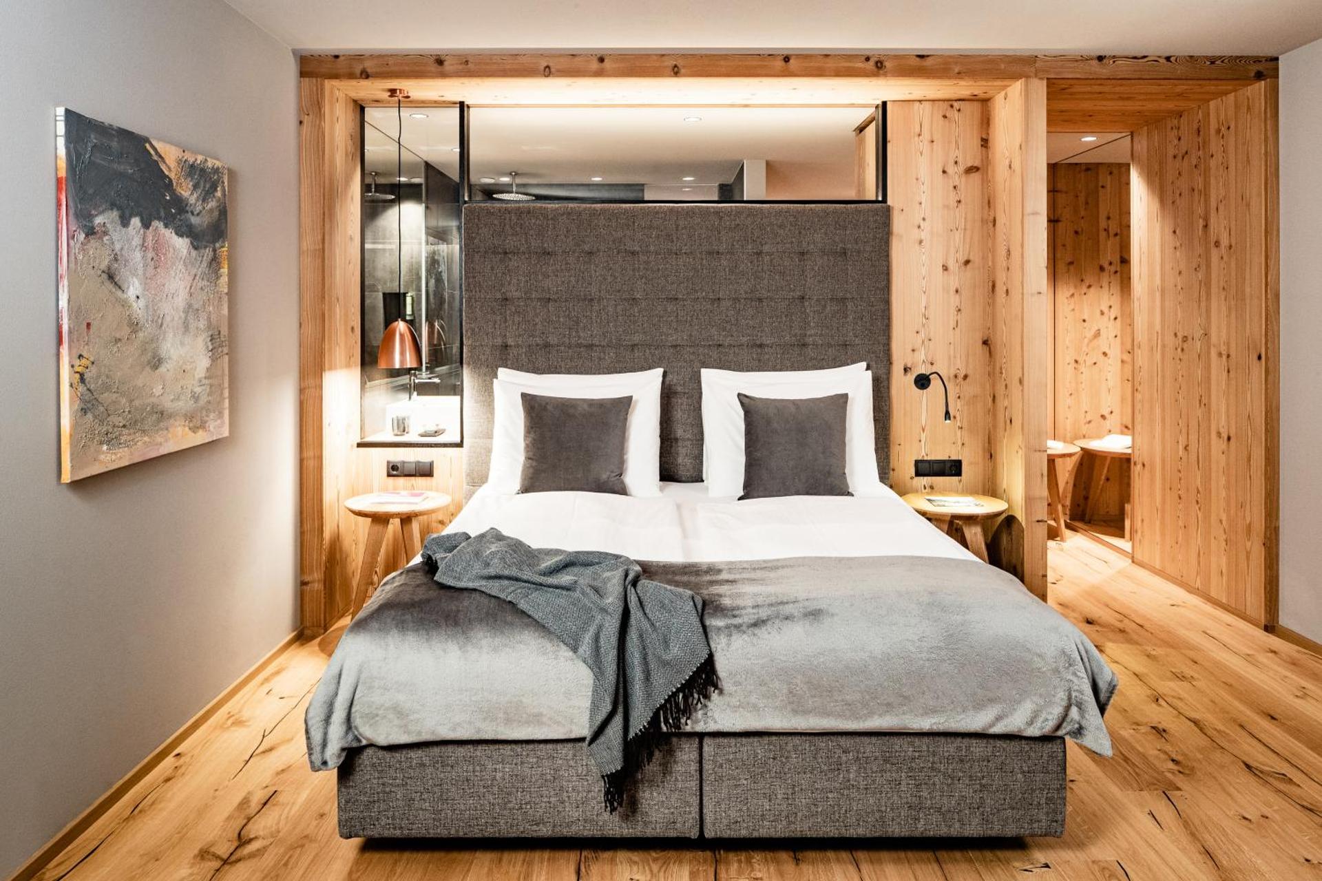 Suite with Mountain View