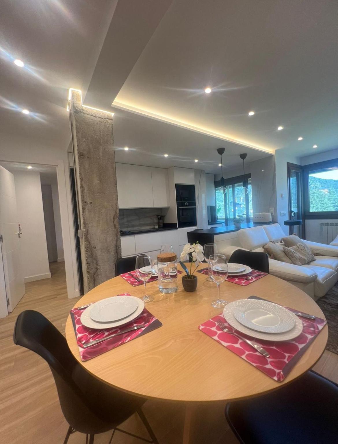 San Bernardo Apartamento de lujo con ascensor, Wifi y vistas a Collarada