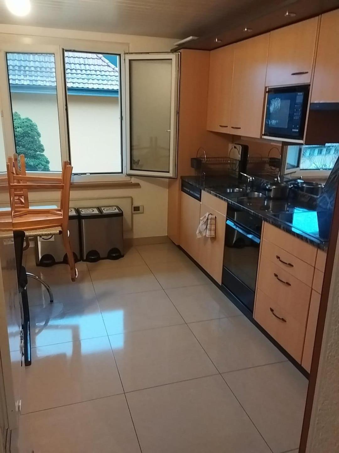 5 private rooms station for long term