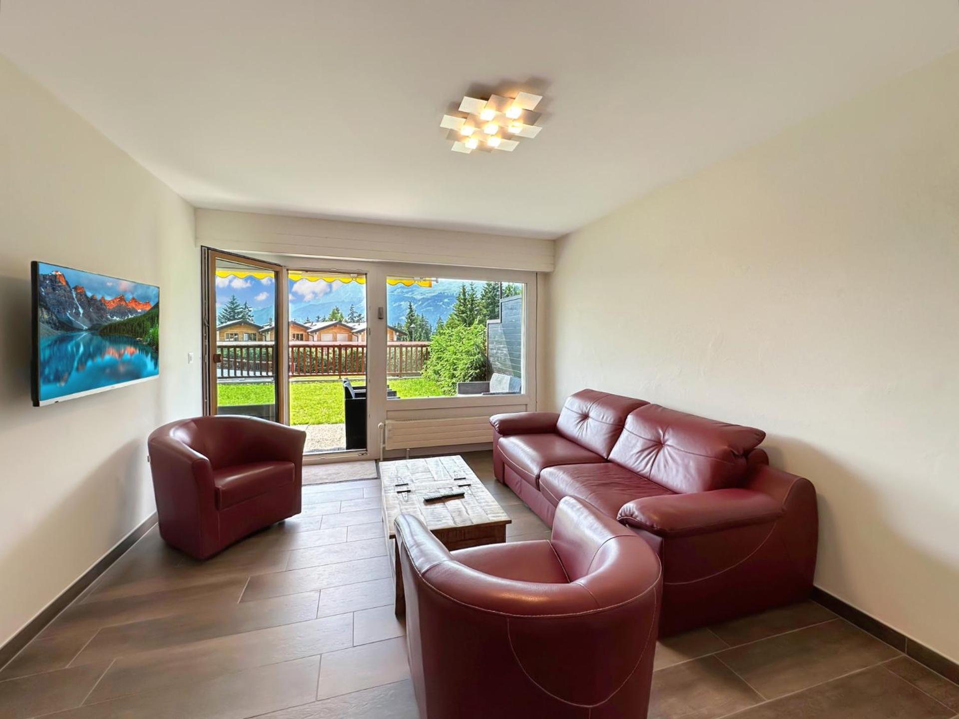 Communal lounge/ TV room