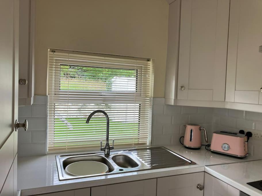 Whitethorn Cottage, Palmfield