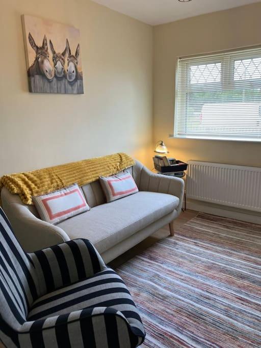 Whitethorn Cottage, Palmfield