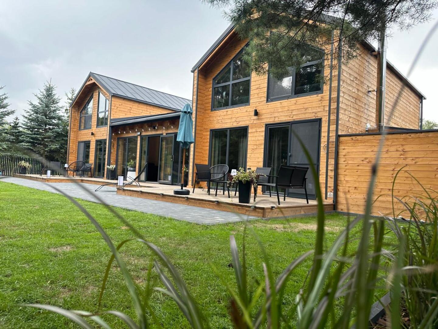 DOMKI Leśna Cisza jezioro Powidzkie dla 18 osób - 5D Apartments