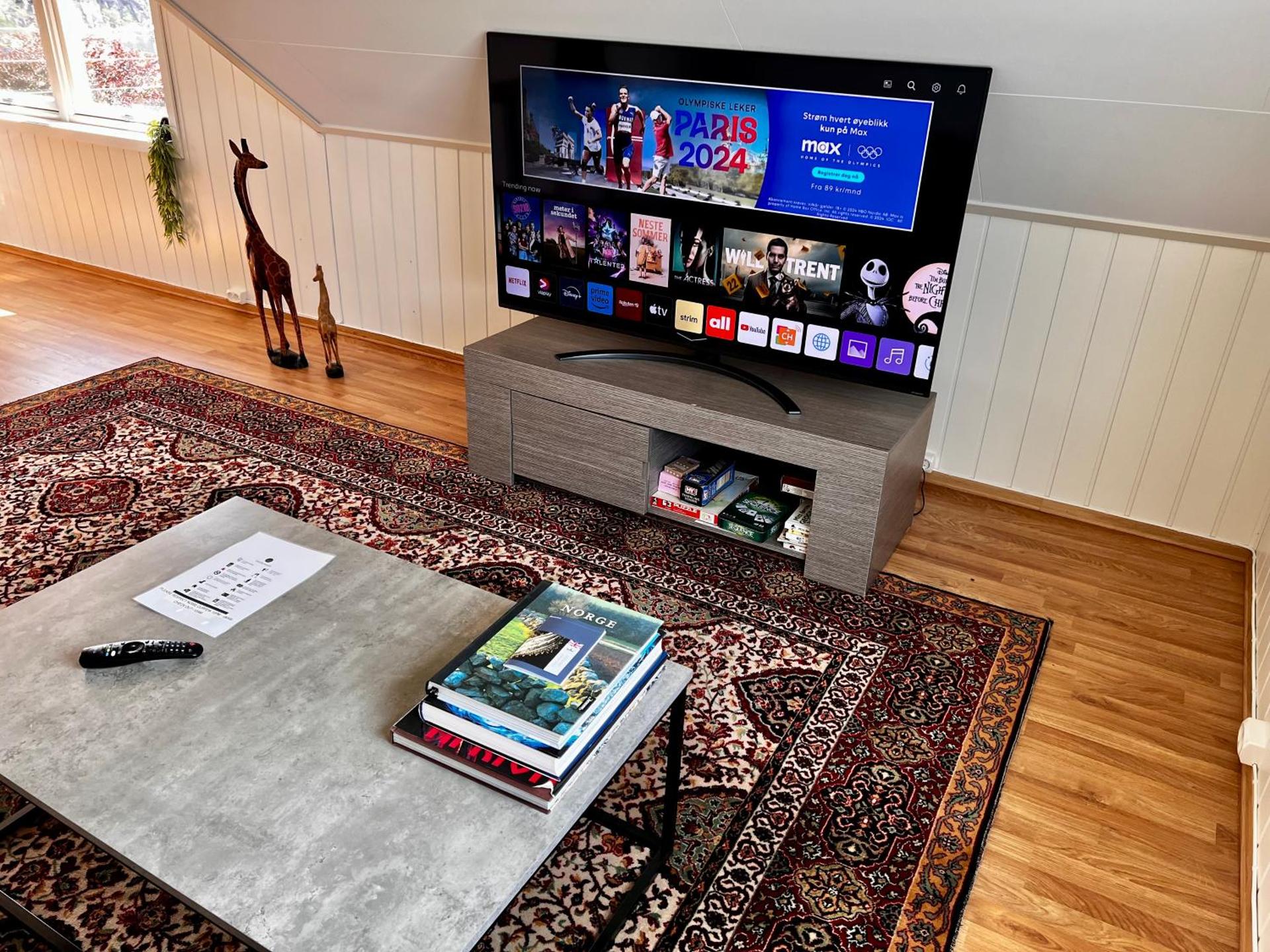 Communal lounge/ TV room