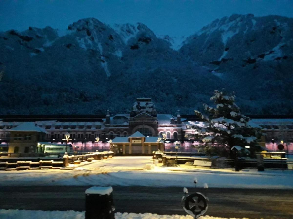 The family bienvenidos a Canfranc