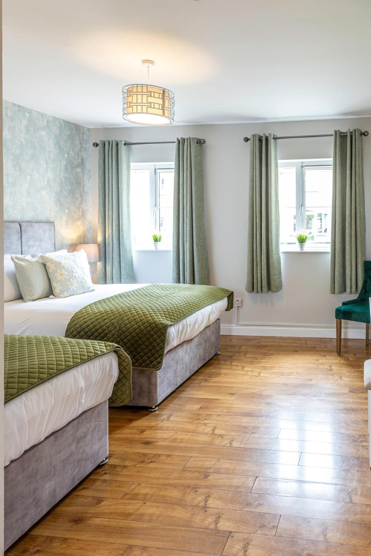 No 1 Killarney Holiday Village Vacation Home